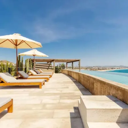 Epic Waves And Spectacular Views Apartment